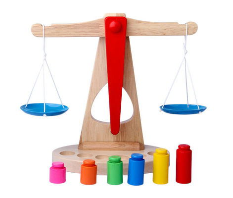 Het wegen van 10CM Houten Saldoschaal Toy Montessori Balance Scale
