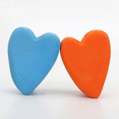De noordse Houten Regenboog die van Jenga Natuurlijke Houten Bouwstenen stapelen
