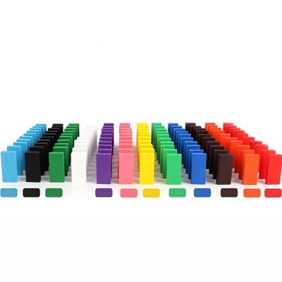 Regenboog Gekleurde Domino's voor het Omverwerpen van Professor Puzzle Domino Rally