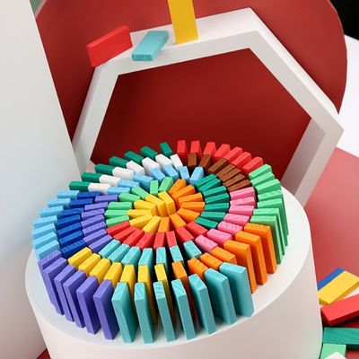 Regenboog Gekleurde Domino's voor het Omverwerpen van Professor Puzzle Domino Rally