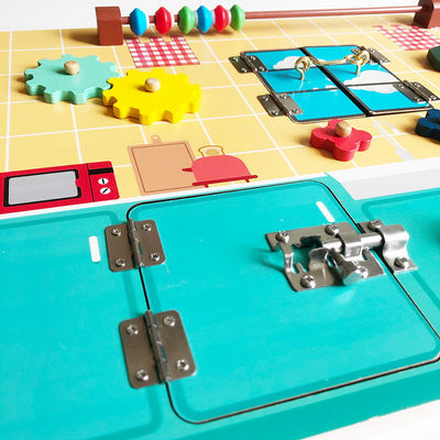 Van de Ontwikkelings Houten Montessori van de kinderenkennis de Activiteitenraad