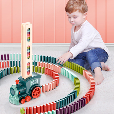 De Blokken van de jonge geitjes het Elektrische Houten Domino Automatische Leggen Onderwijsdiy