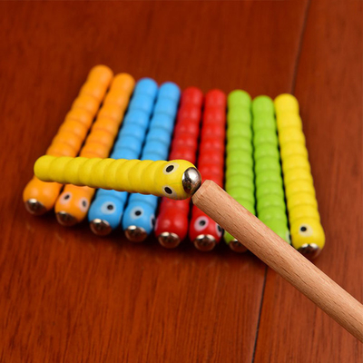 Houten Insect die Spel 5 Wormen 1 vangen het Houten Onderwijsspeelgoed van Montessori van Speelgoedtoebehoren