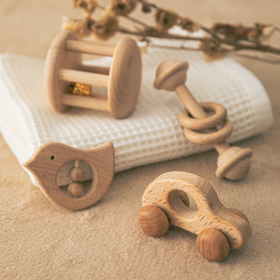 4 PCs/de Vastgestelde van de Rammelaarteether van het Babyspeelgoed Natuurlijke Houten Muzikale Pasgeboren Gift