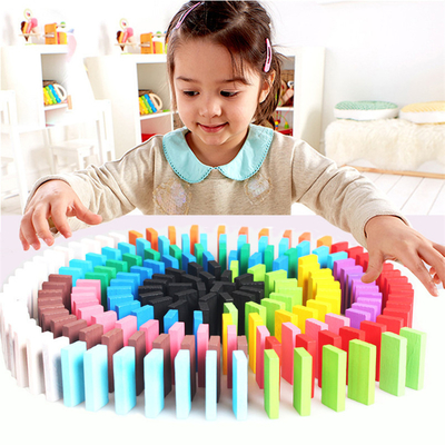 De houten Bouwstenen 120Pcs van Regenboogdomino's voor Kinderen Onderwijs