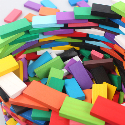 De houten Bouwstenen 120Pcs van Regenboogdomino's voor Kinderen Onderwijs