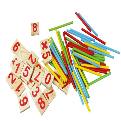 Cijferblokken die het Houten Speelgoed tellen die van het Stokkenonderwijs Doos van Montessori van het Intelligentieblok de Wiskundige Houten bouwen