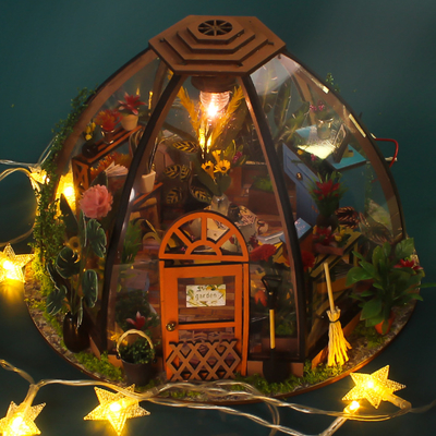 Het houten Miniatuurpoppenhuis van DIY met Meubilair het Tuinieren Hulpmiddel LEIDENE Lichte Batterij