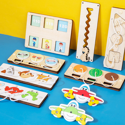DIY Montessori die het Sensorische het Onderwijsjong geitje van de Activiteitenraad Vroege Leren aanpassen