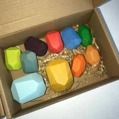 De Coördinatie die van het handoog Gekleurd Houten Blokken Vroeg Onderwijs opleiden