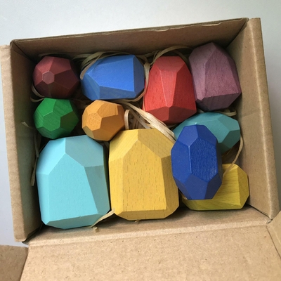 De Coördinatie die van het handoog Gekleurd Houten Blokken Vroeg Onderwijs opleiden